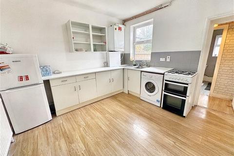 3 bedroom house to rent, Hall Road, Stratford