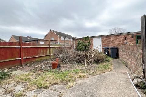 72 Wide Way, Mitcham, CR4 1BL