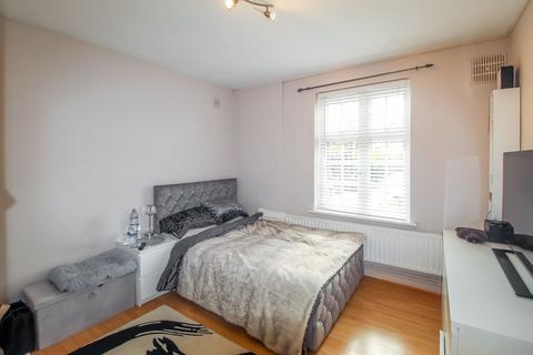 3 bedroom flat for sale, Orange Hill Road, Edgware, HA8