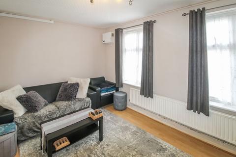 3 bedroom flat for sale, Orange Hill Road, Edgware, HA8