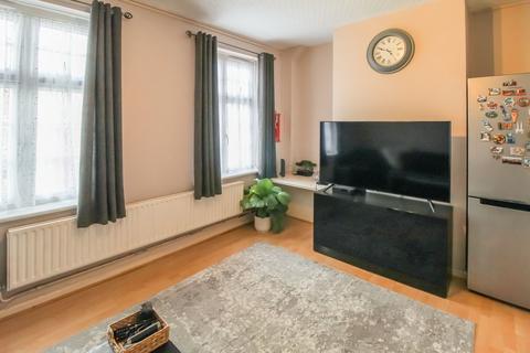 3 bedroom flat for sale, Orange Hill Road, Edgware, HA8