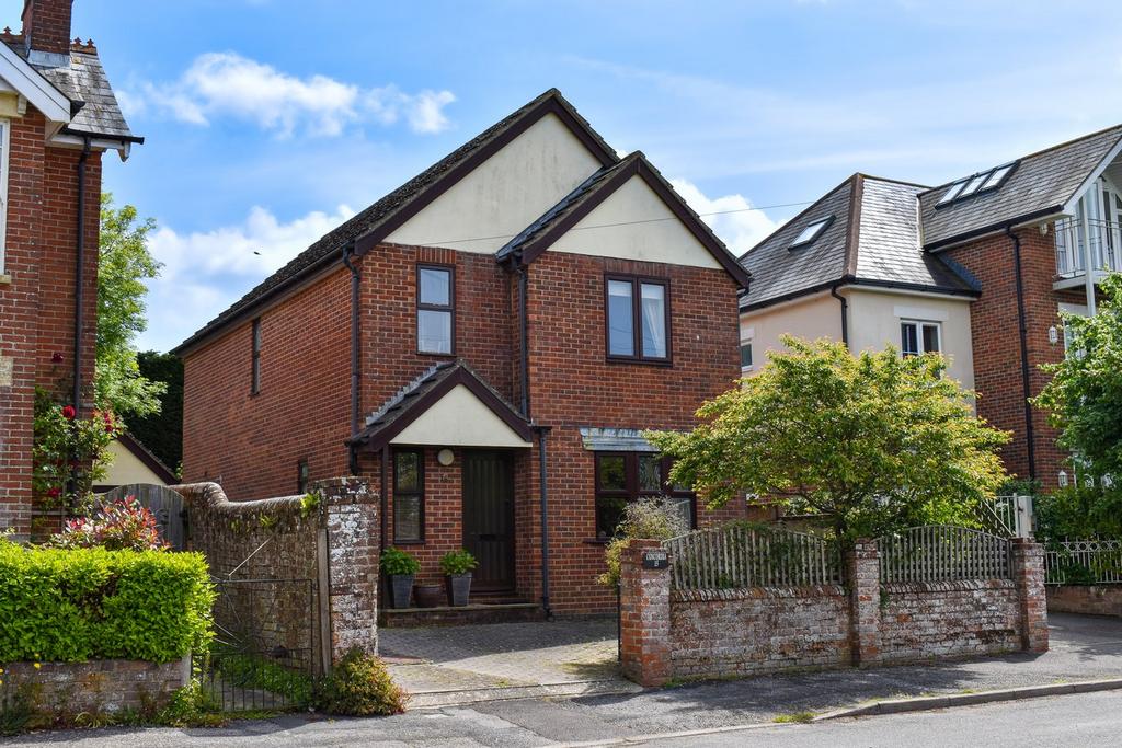 Southern Road, Lymington, SO41 3 bed detached house for sale £580,000