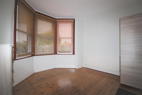 2 bedroom apartment to rent, Edward Road, London E17