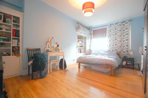 House share to rent, Adelaide Road, Swiss Cottage