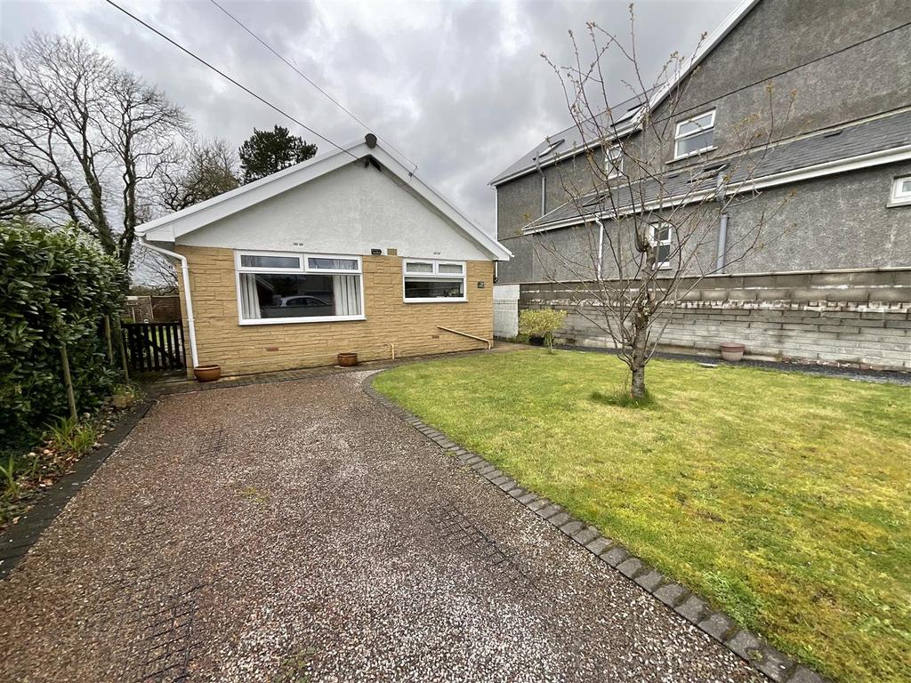 Graig Road, Gwaun Cae Gurwen, Ammanford 3 bed detached bungalow for