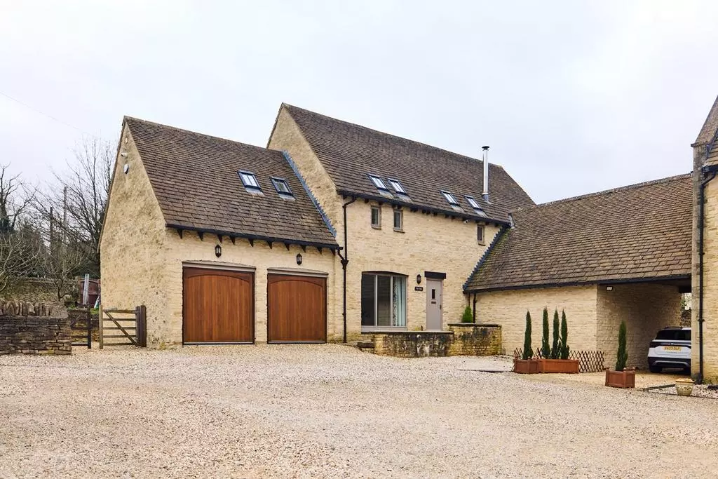 5 bedroom country house for sale