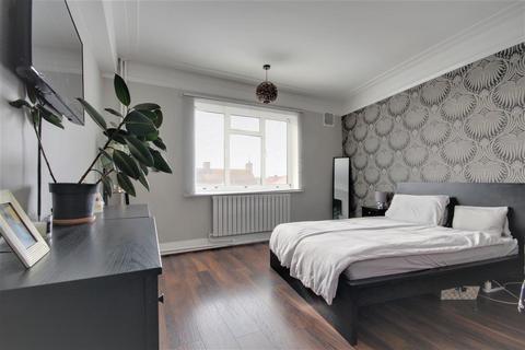 2 bedroom flat for sale, Brighton Road, Worthing BN11