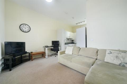 1 bedroom flat for sale, Dillon Close, Epsom