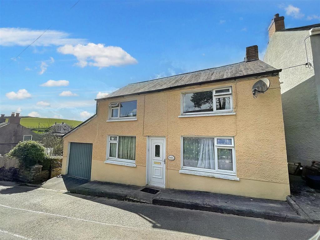 Croesyceiliog, Carmarthen 3 bed detached house for sale £290,000
