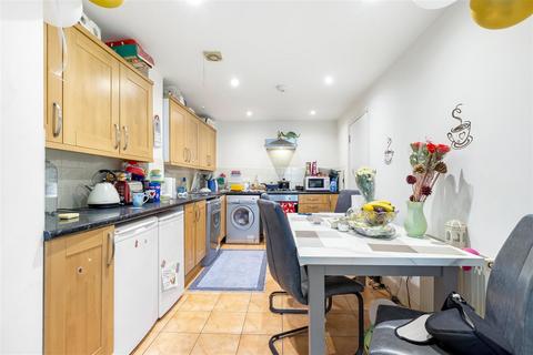 2 bedroom apartment for sale, Park Road, London N14