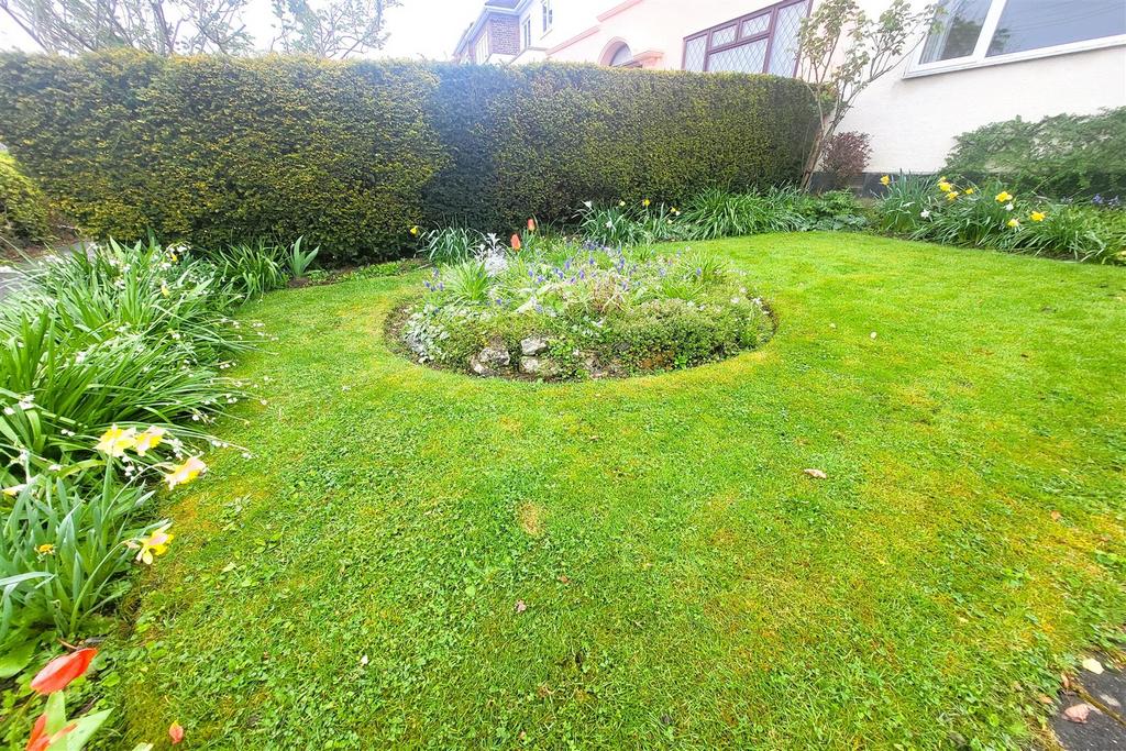 Front garden: