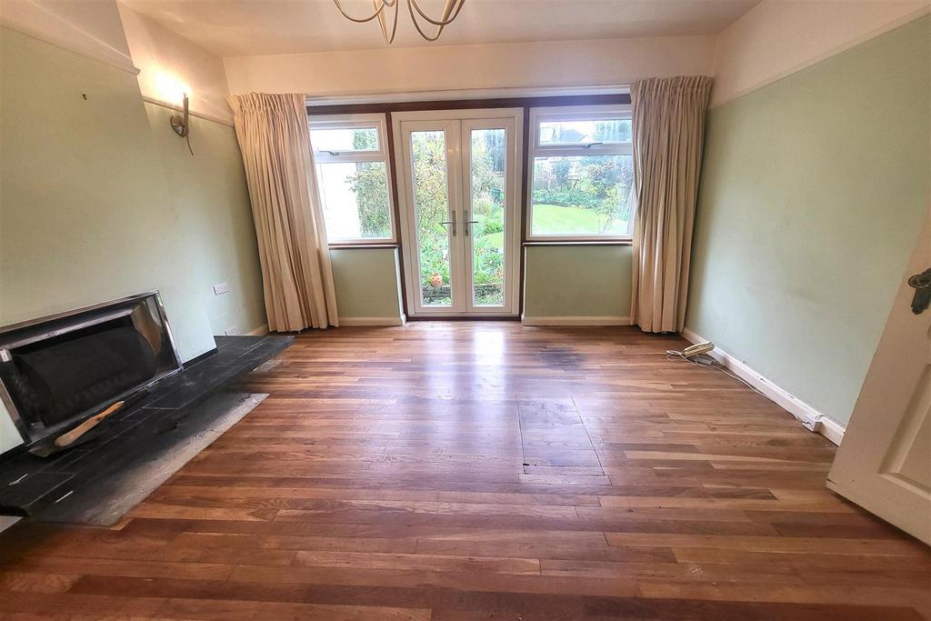 Rear reception room: