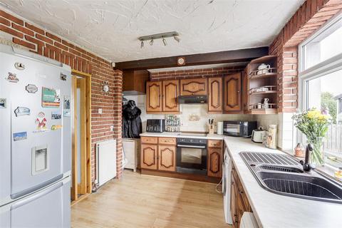 27 Abbots Road, Hucknall, Nottingham, NG15 6PB