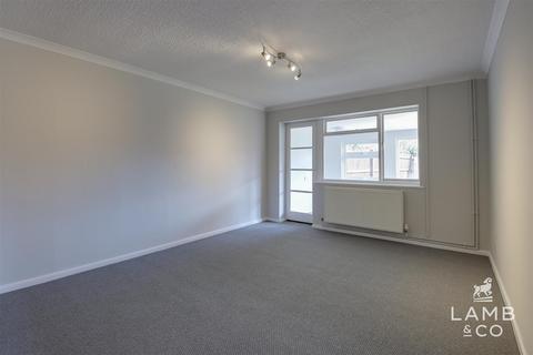 5 Catherine Close, Clacton-on-sea, CO15 4AX