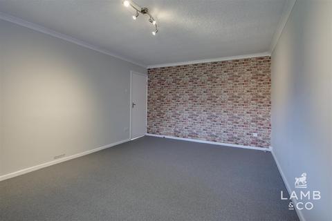 5 Catherine Close, Clacton-on-sea, CO15 4AX