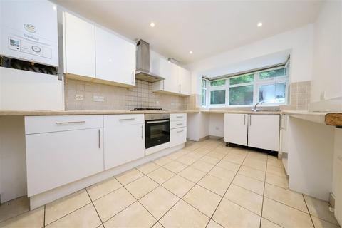 3 bedroom semi-detached house to rent, Spears Walk, Brighton