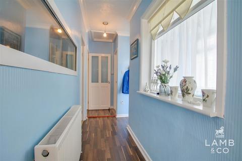 2 bedroom semi-detached bungalow for sale, The Avenue, Clacton-On-Sea CO15