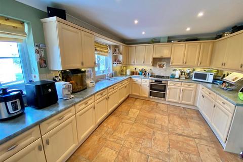 4 bedroom end of terrace house for sale, Eastgate, Macclesfield