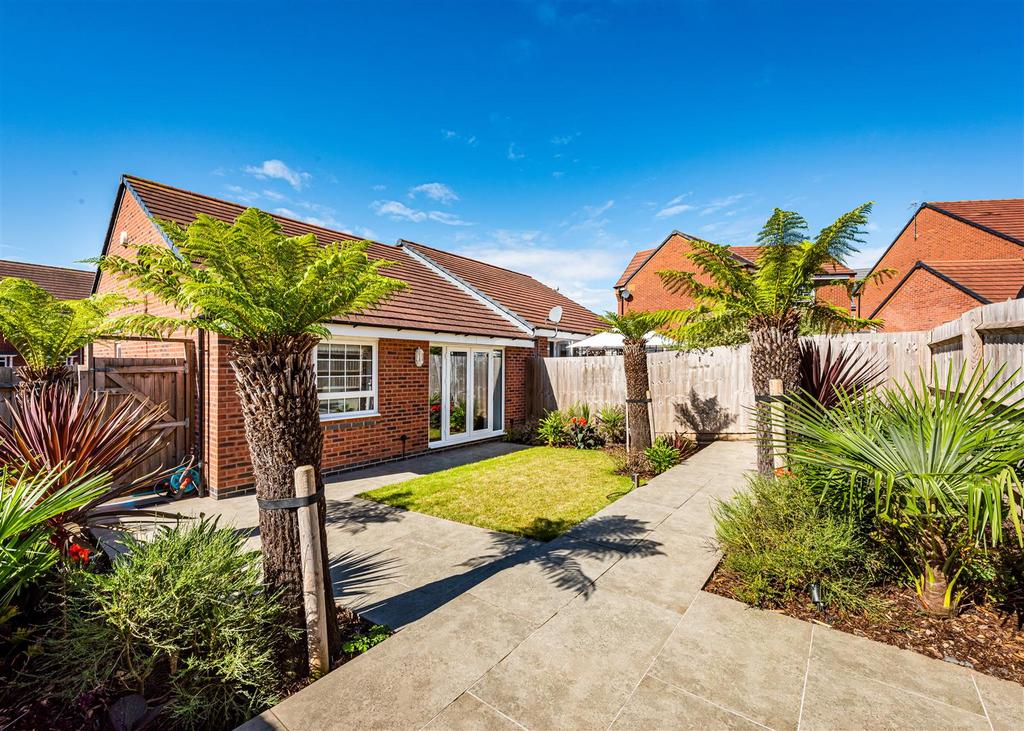 25 Brick Kiln Way-rear2.jpg