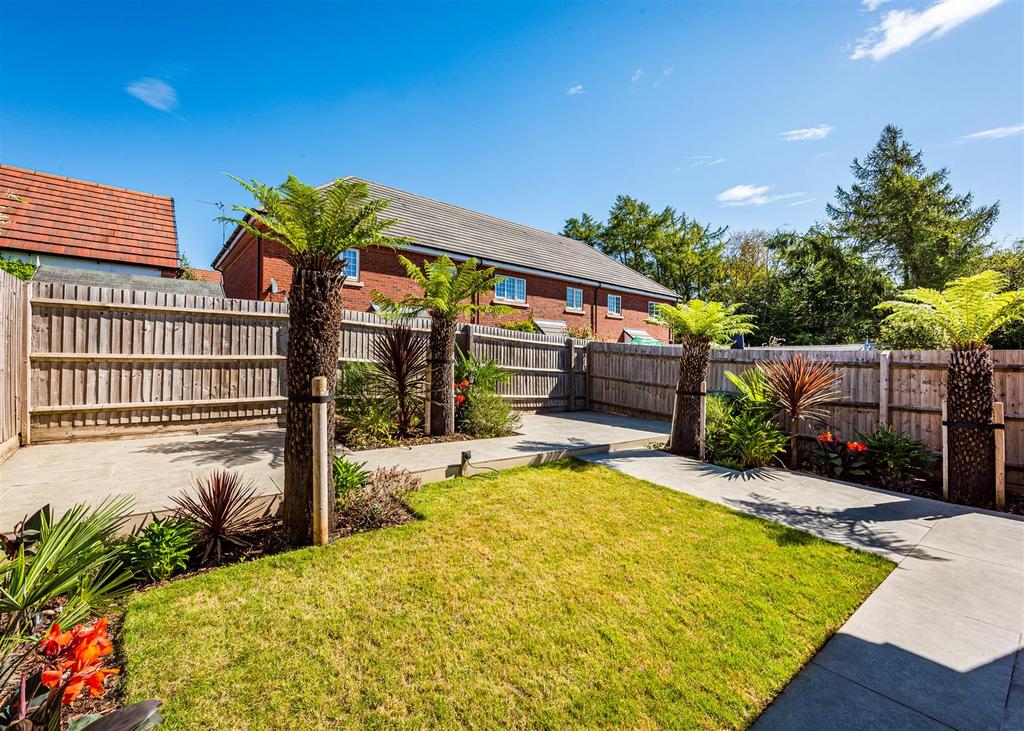 25 Brick Kiln Way-gdn.jpg