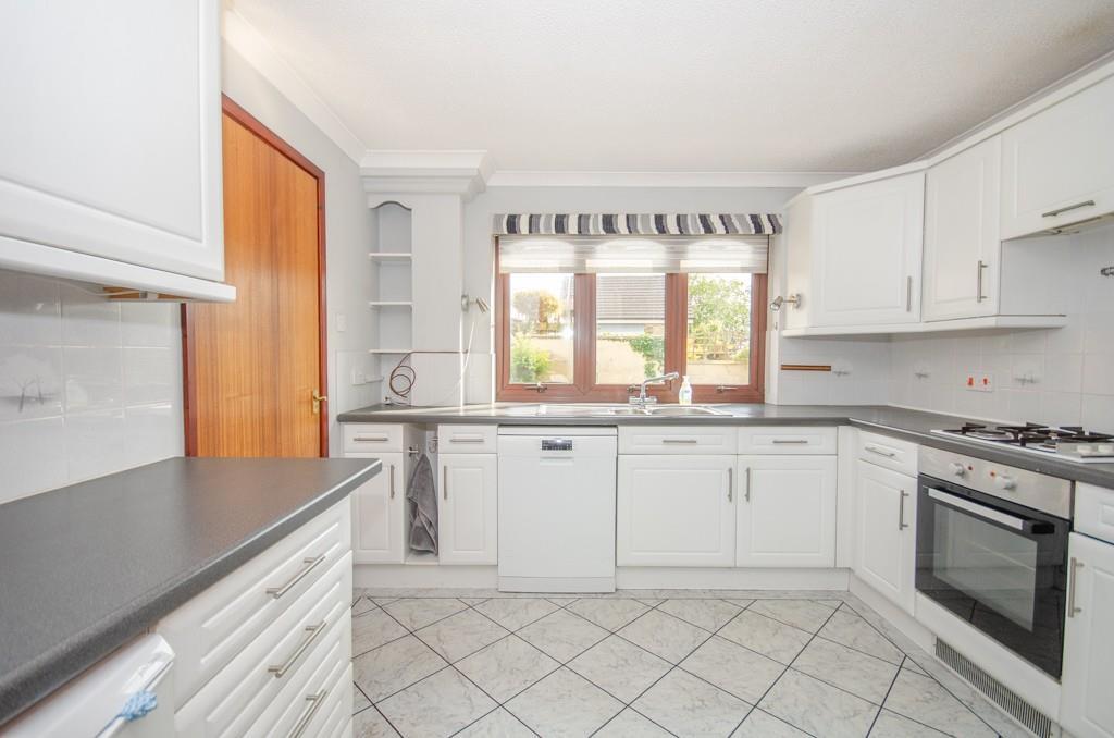 Kitchen pic 2.jpg