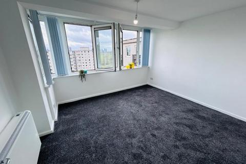 1 bedroom flat to rent, Tilehurst Court, Kersal Way, Salford, M7 3ST