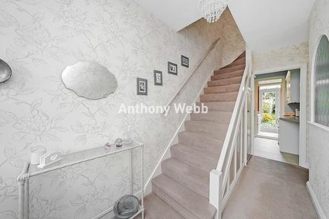 99 Rayleigh Road, London, N13 5QW