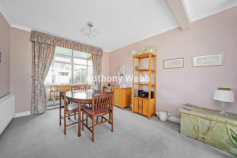 99 Rayleigh Road, London, N13 5QW