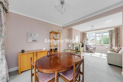 99 Rayleigh Road, London, N13 5QW