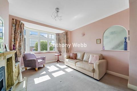 99 Rayleigh Road, London, N13 5QW