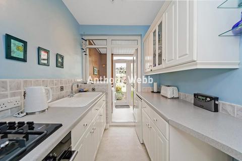 99 Rayleigh Road, London, N13 5QW