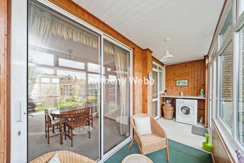 99 Rayleigh Road, London, N13 5QW