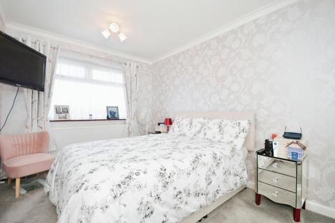 3 bedroom end of terrace house for sale, Helmton Drive, Woodseats, Sheffield, S8 8QN