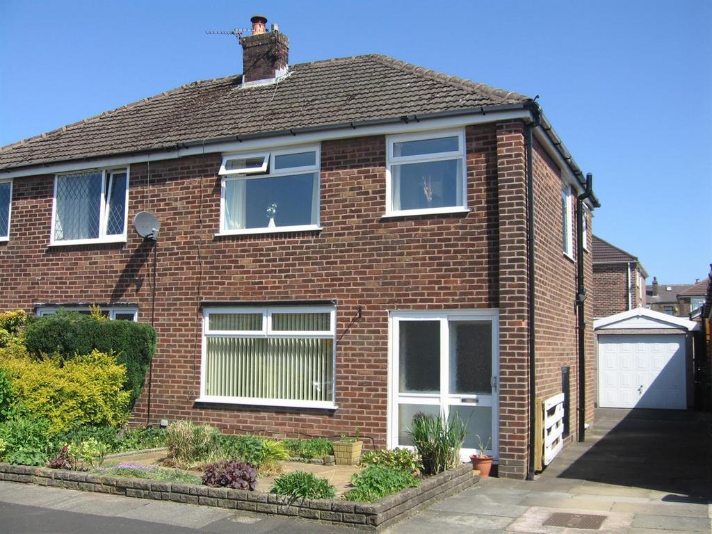 Chetwyn Avenue, Bromley Cross 3 bed semidetached house £1,100 pcm (£