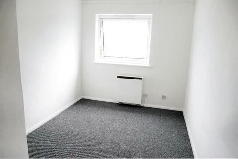 2 bedroom apartment to rent, Falling Lane, West Drayton UB7