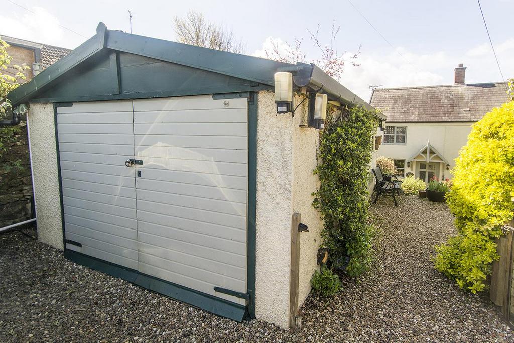 Double Garage &amp; Workshop