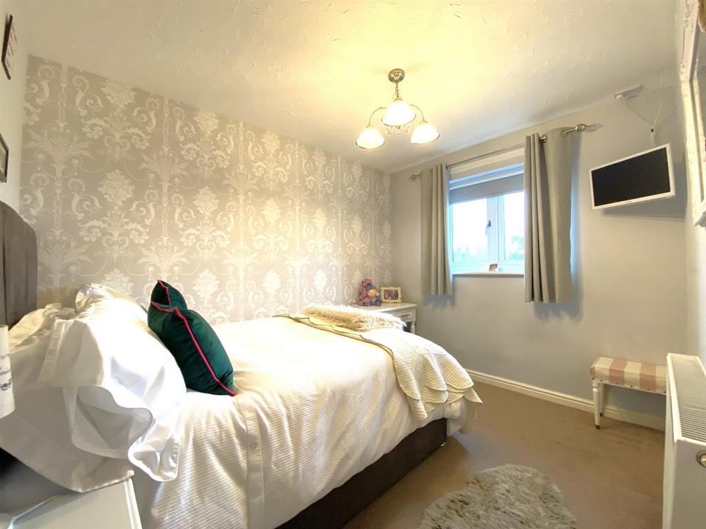 Bed2.jpg
