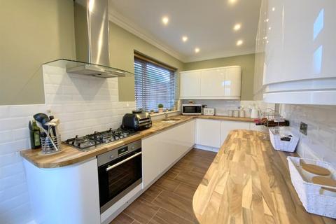 98 Campden Crescent, Cleethorpes, DN35 7UQ