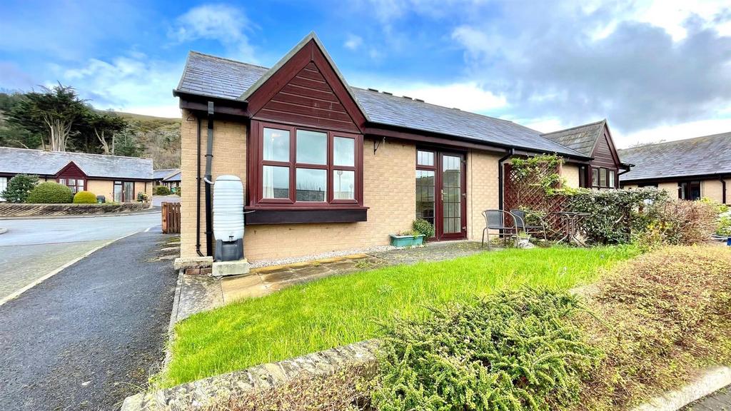Maes Berllan, Craig y don, Llandudno 2 bed bungalow for sale £137,500