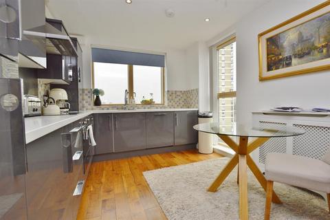 2 bedroom flat to rent, Queens Road West , Plaistow, London, E13 0PE