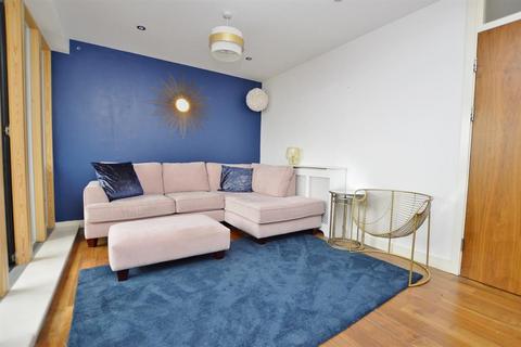 2 bedroom flat to rent, Queens Road West , Plaistow, London, E13 0PE