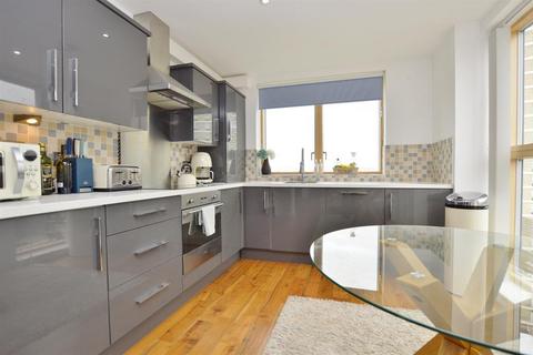 2 bedroom flat to rent, Queens Road West , Plaistow, London, E13 0PE