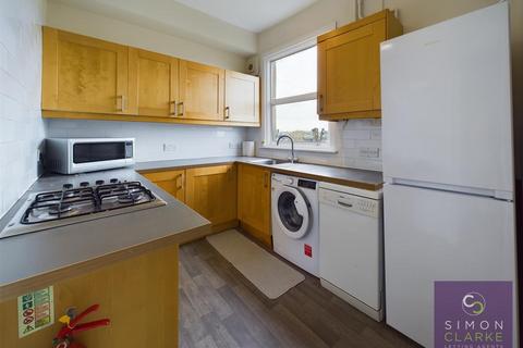 3 bedroom flat to rent, Holly Park Road, Friern Barnet, N11