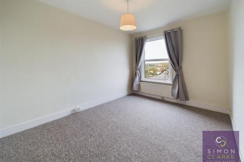 3 bedroom flat to rent, Holly Park Road, Friern Barnet, N11