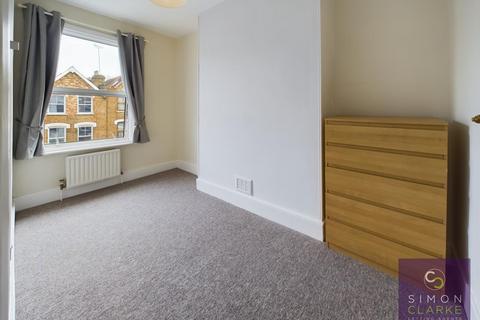 2 bedroom flat to rent, Holly Park Road, Friern Barnet, N11 - PLUS STUDY