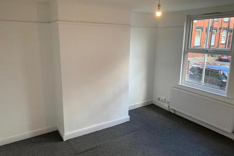 2 bedroom house to rent, Chichester Street, Armley, Leeds