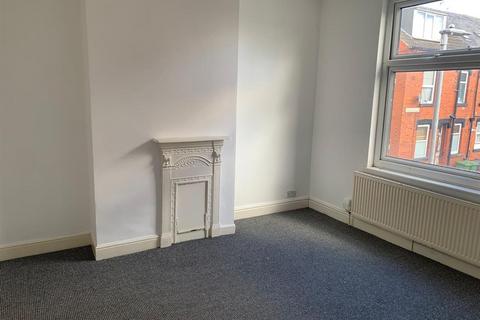 2 bedroom house to rent, Chichester Street, Armley, Leeds