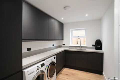 3 Ashley Close, Charlton Kings, Cheltenham, GL52 6LE