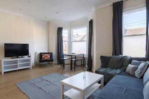2 bedroom flat to rent, Cloudesdale Road, London