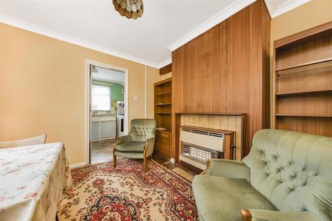 6 Stuart Close, Windsor, SL4 5NU